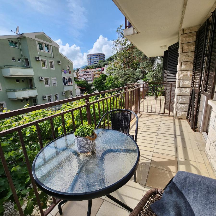 Bela Kuca Studio Apartments-Na Korak Do Mora-A Step To The Sea Rafailovici Ngoại thất bức ảnh