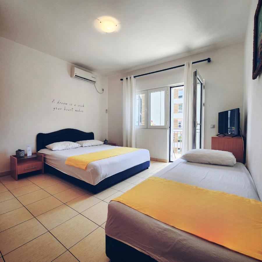 Bela Kuca Studio Apartments-Na Korak Do Mora-A Step To The Sea Rafailovici Ngoại thất bức ảnh
