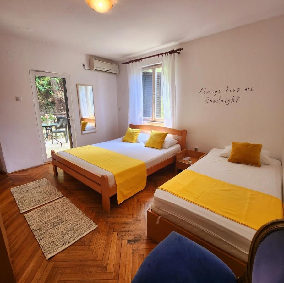 Bela Kuca Studio Apartments-Na Korak Do Mora-A Step To The Sea Rafailovici Ngoại thất bức ảnh