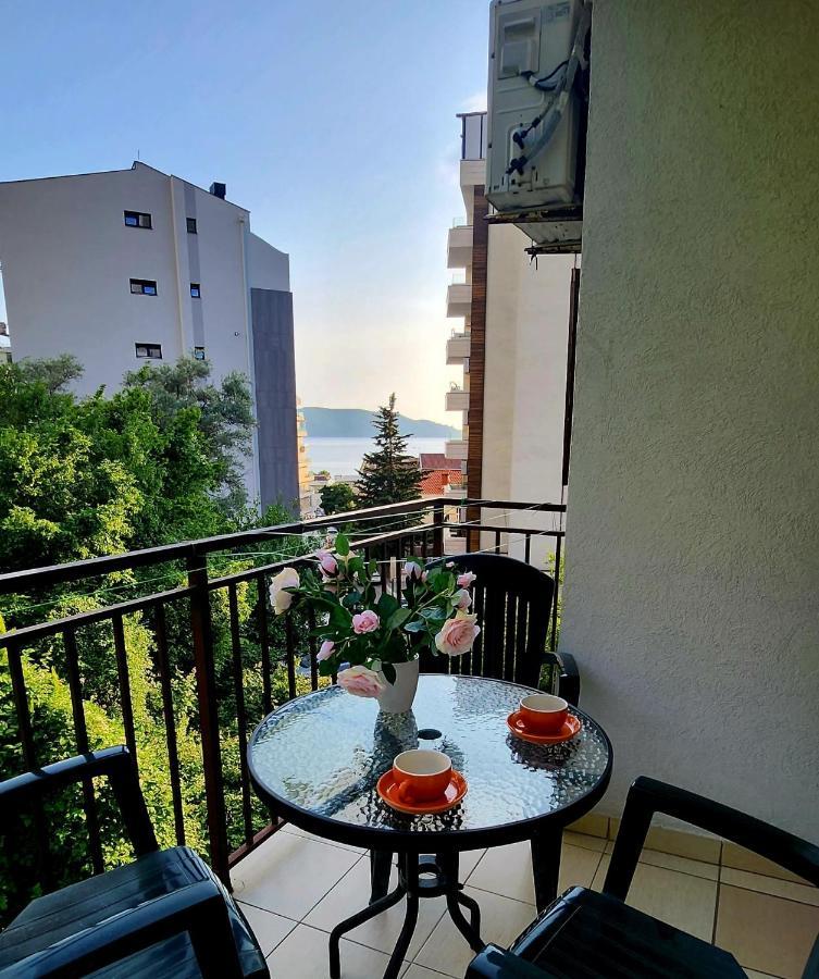 Bela Kuca Studio Apartments-Na Korak Do Mora-A Step To The Sea Rafailovici Ngoại thất bức ảnh