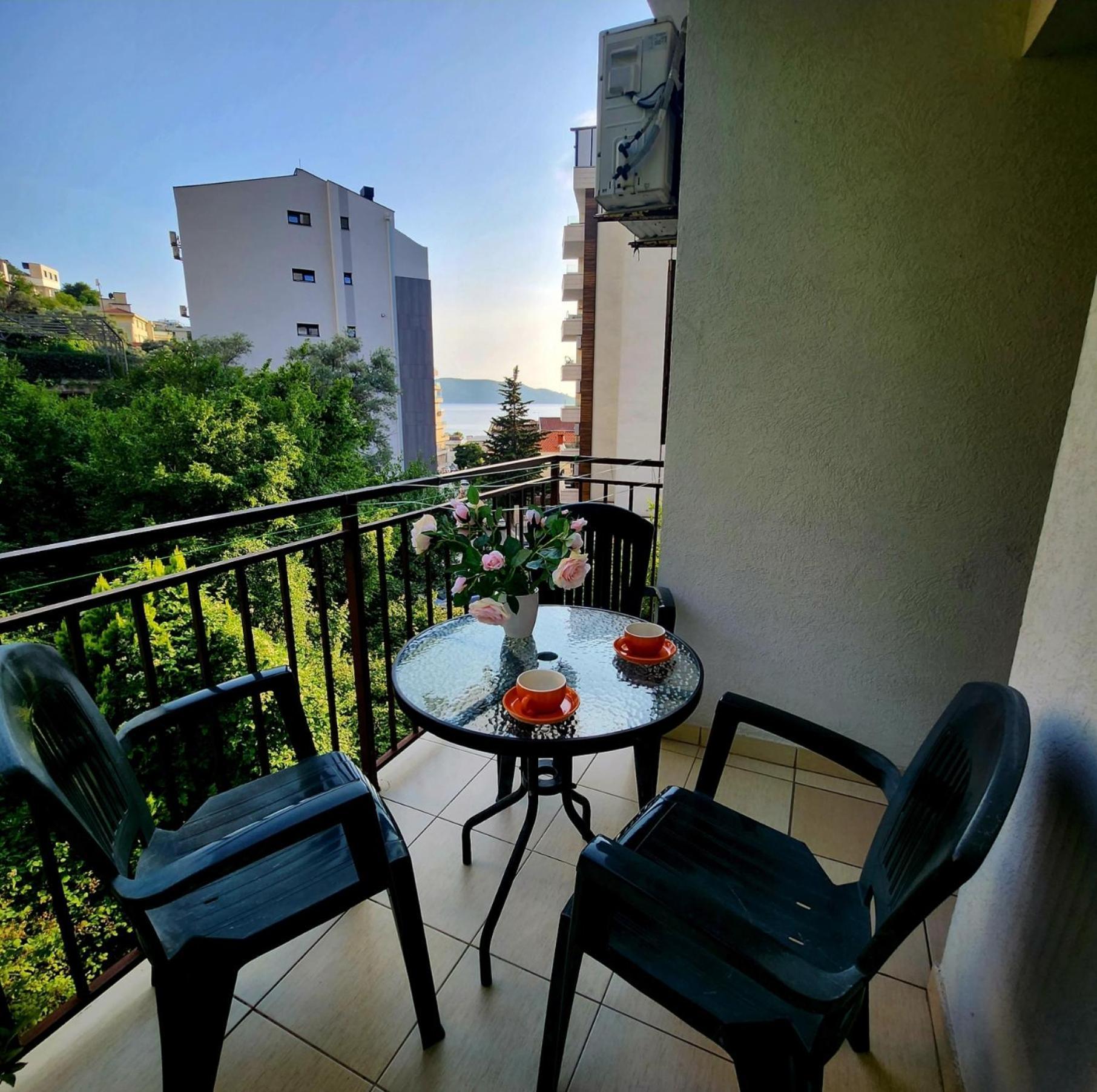 Bela Kuca Studio Apartments-Na Korak Do Mora-A Step To The Sea Rafailovici Ngoại thất bức ảnh
