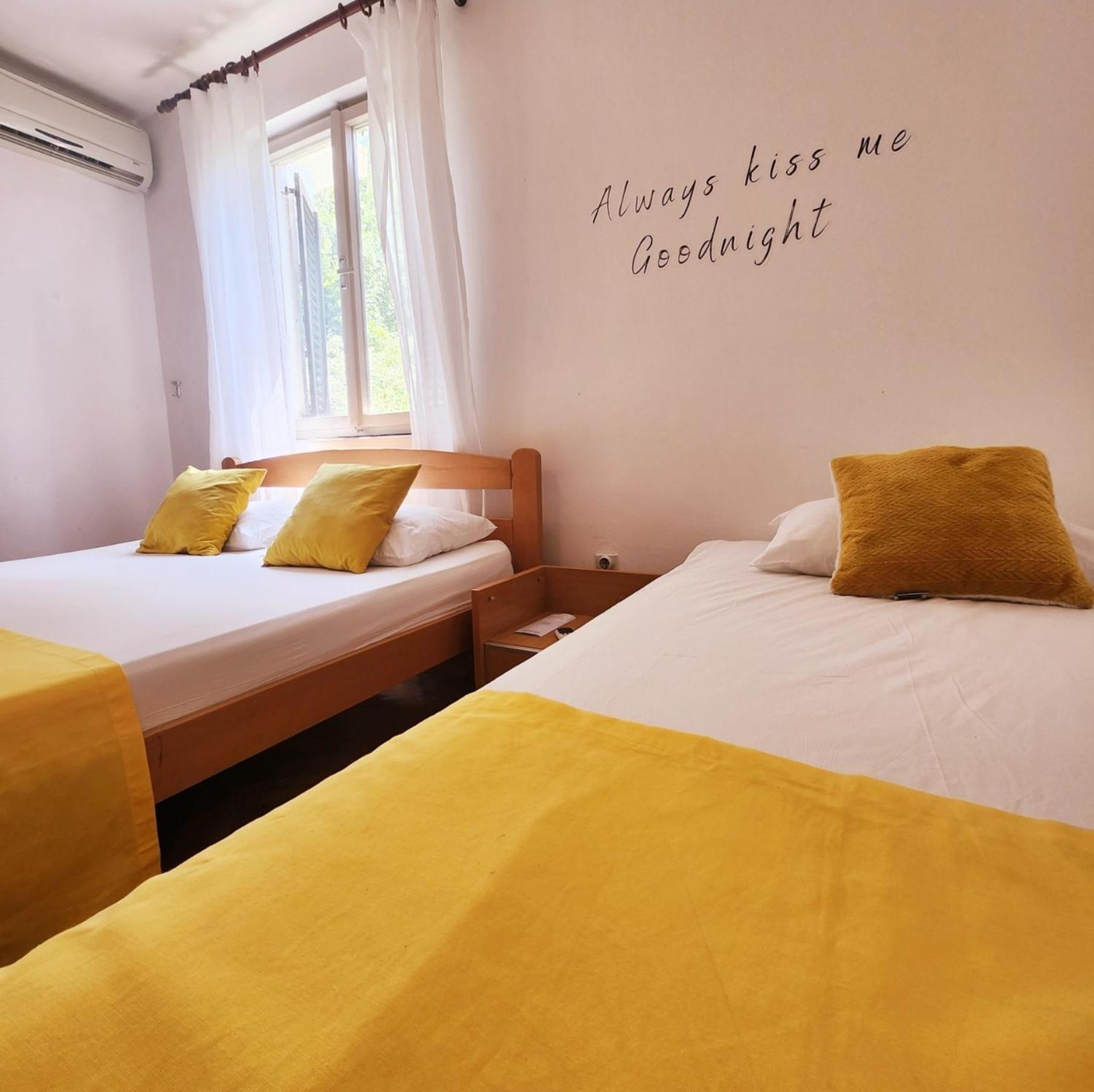Bela Kuca Studio Apartments-Na Korak Do Mora-A Step To The Sea Rafailovici Ngoại thất bức ảnh