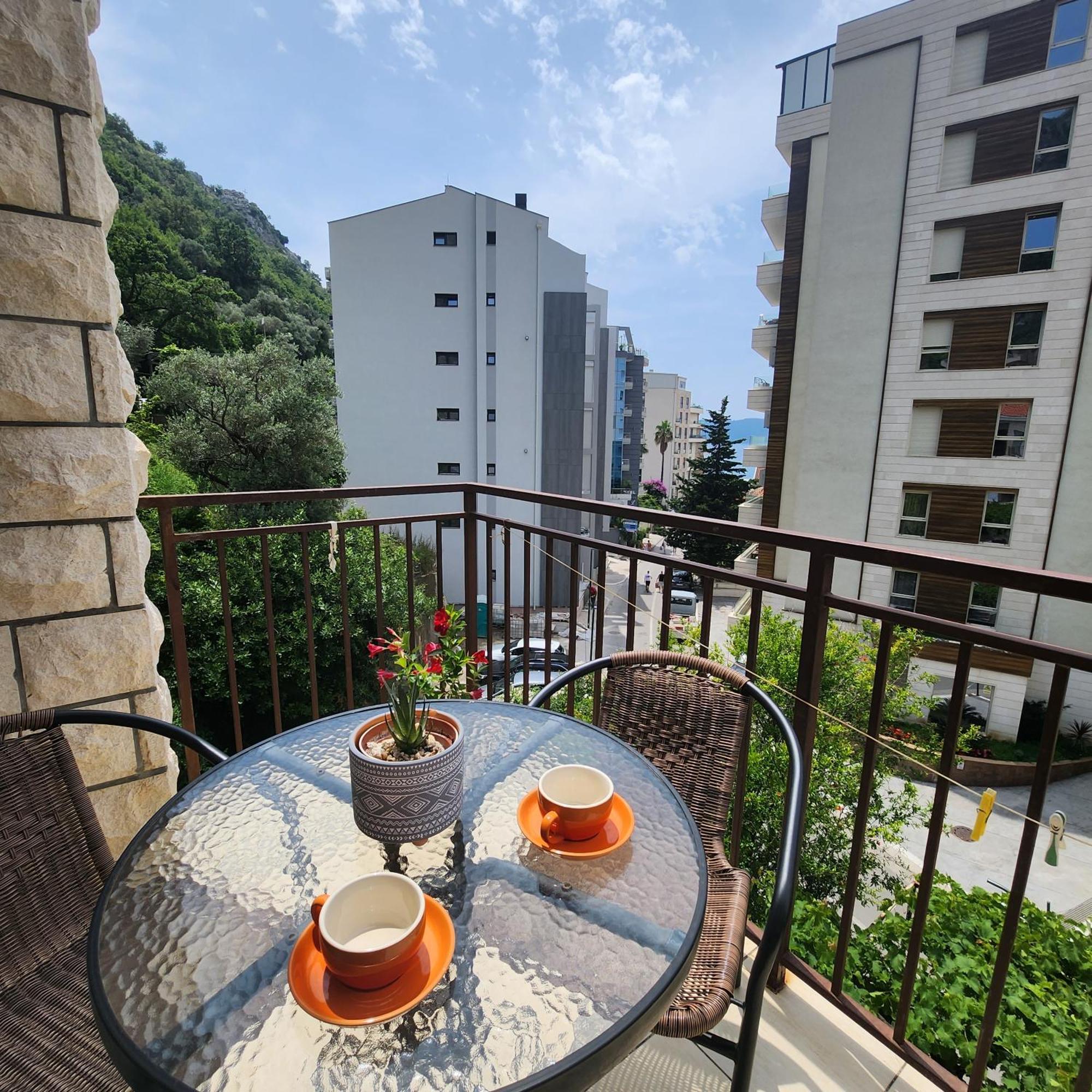 Bela Kuca Studio Apartments-Na Korak Do Mora-A Step To The Sea Rafailovici Ngoại thất bức ảnh