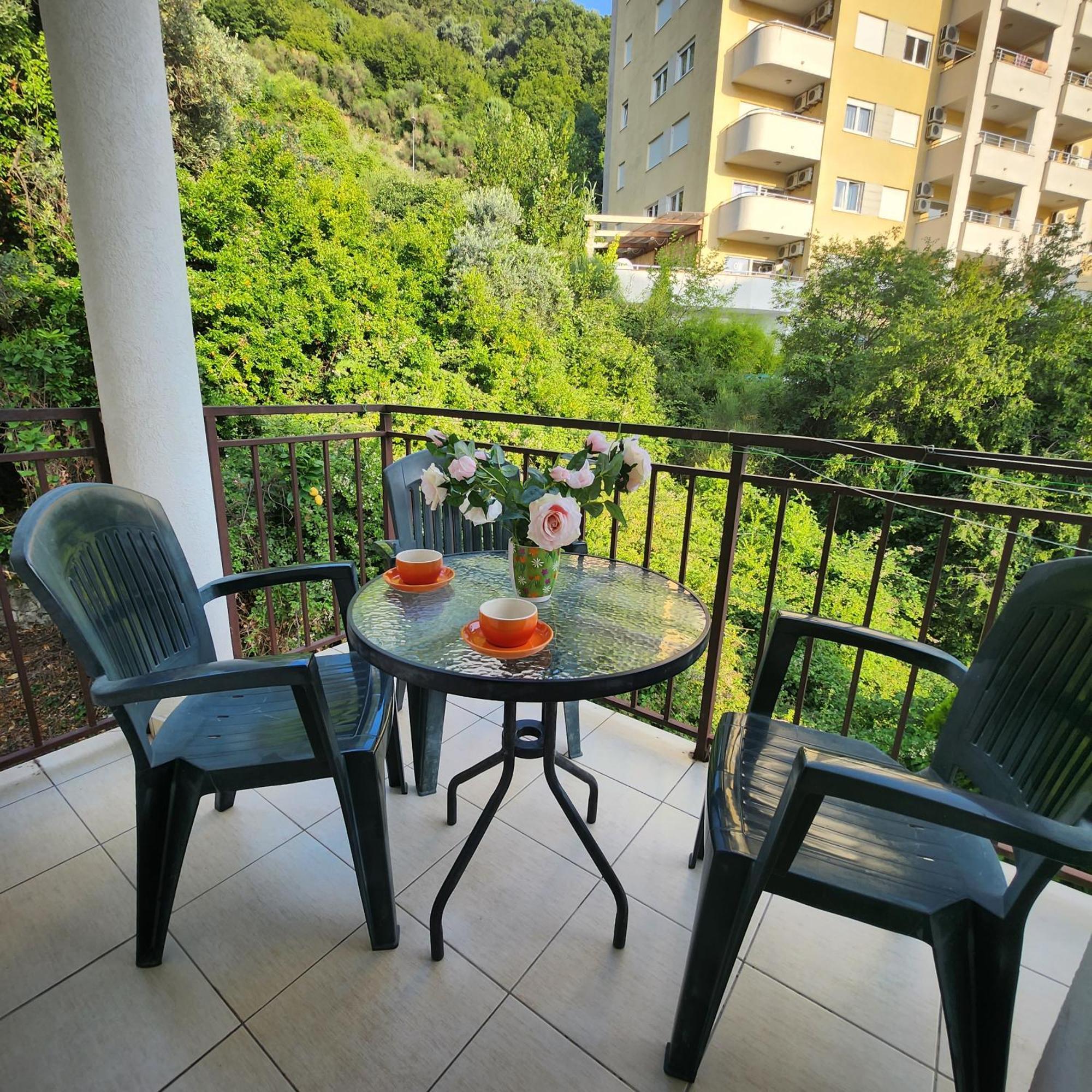 Bela Kuca Studio Apartments-Na Korak Do Mora-A Step To The Sea Rafailovici Ngoại thất bức ảnh