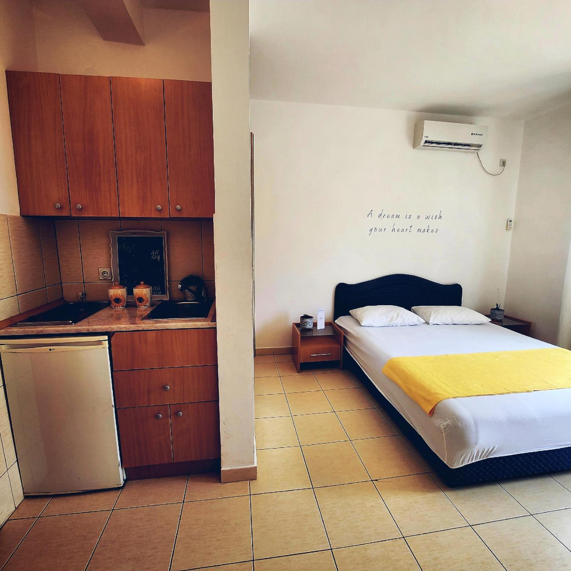 Bela Kuca Studio Apartments-Na Korak Do Mora-A Step To The Sea Rafailovici Ngoại thất bức ảnh