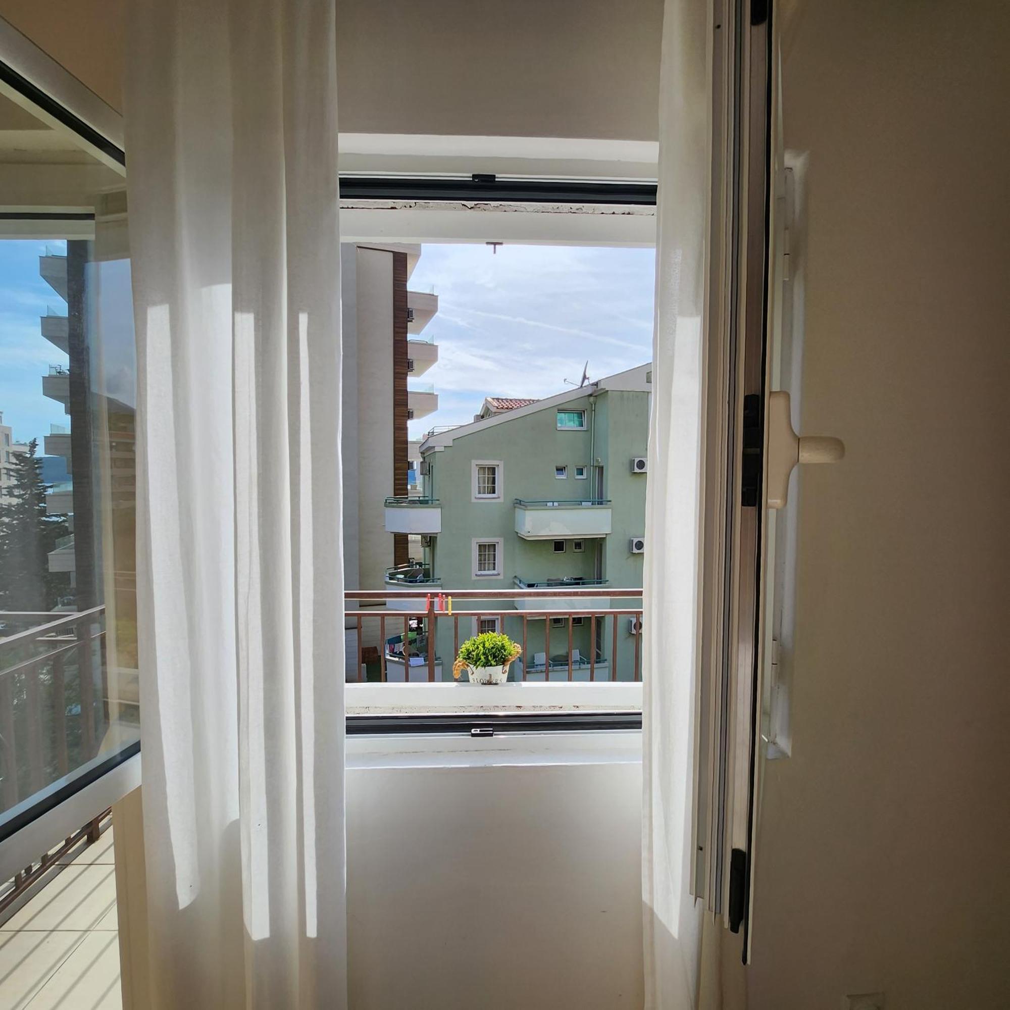 Bela Kuca Studio Apartments-Na Korak Do Mora-A Step To The Sea Rafailovici Ngoại thất bức ảnh