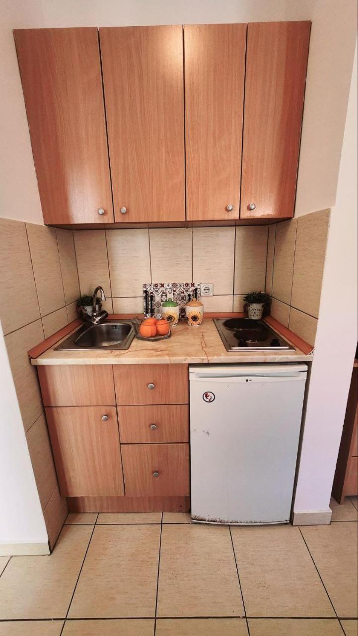 Bela Kuca Studio Apartments-Na Korak Do Mora-A Step To The Sea Rafailovici Ngoại thất bức ảnh