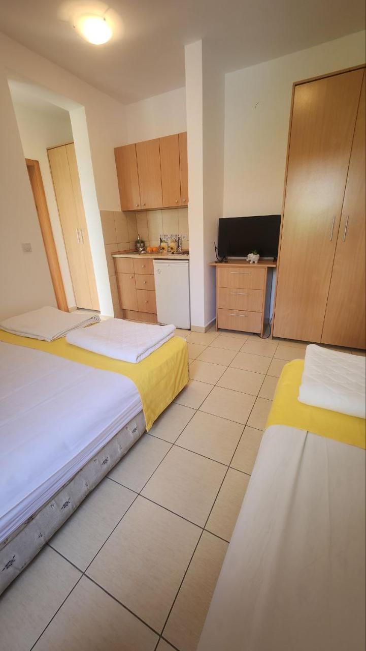 Bela Kuca Studio Apartments-Na Korak Do Mora-A Step To The Sea Rafailovici Ngoại thất bức ảnh