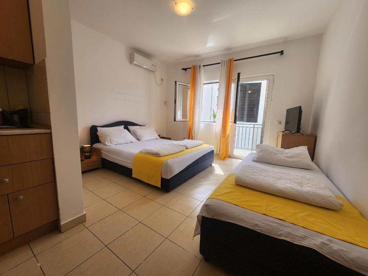 Bela Kuca Studio Apartments-Na Korak Do Mora-A Step To The Sea Rafailovici Ngoại thất bức ảnh