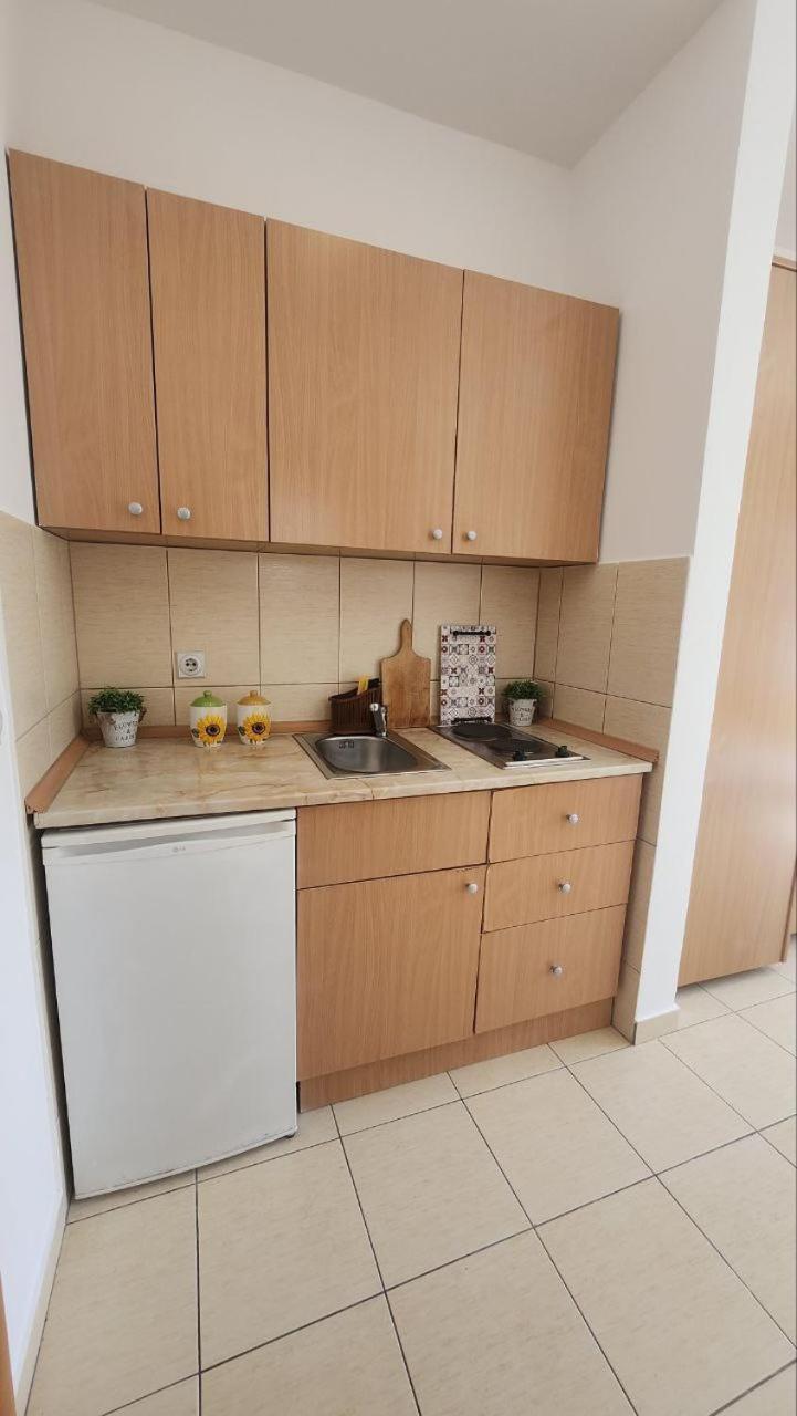 Bela Kuca Studio Apartments-Na Korak Do Mora-A Step To The Sea Rafailovici Ngoại thất bức ảnh