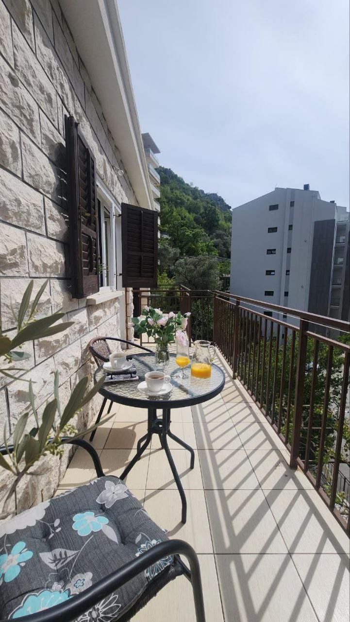 Bela Kuca Studio Apartments-Na Korak Do Mora-A Step To The Sea Rafailovici Ngoại thất bức ảnh